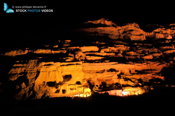 Grottes historiques de Matala Beach la nuit