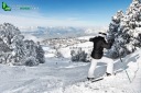 Skieuse sur les piste de ski