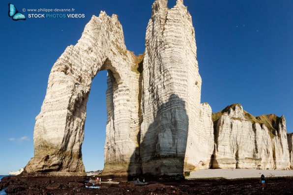 La porte d'Aval de la Falaise d'Étretat sur le littoral de la Manche en pay de Caux , département de seine-Maritime, région Haute-Normandie, France