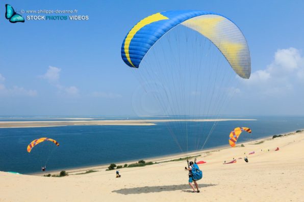 Paraglader takeoff, at dune of Pyla